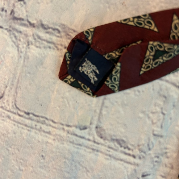 BURBERRYS OF LONDON MAN TIE 100% SILK BURGUNDY/TAN/HUNTER GREEN PATTERN - Picture 5 of 7